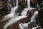 清澈的溪水