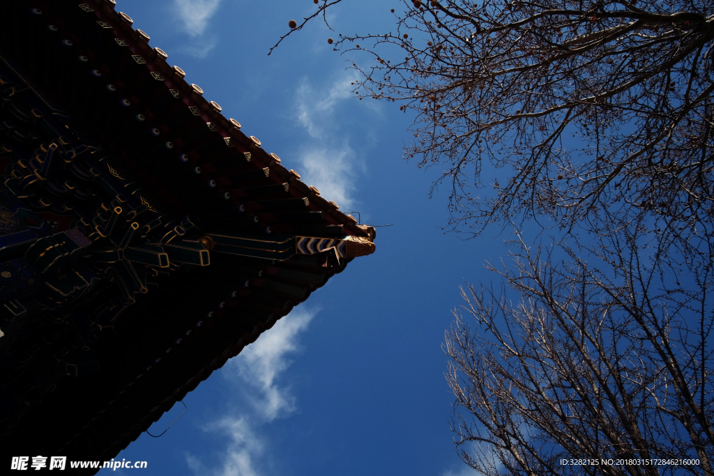 寺院蓝天