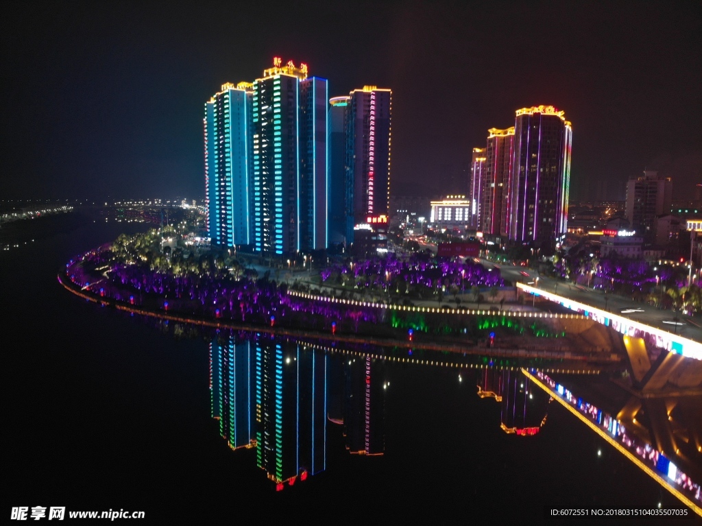 沿河路夜景