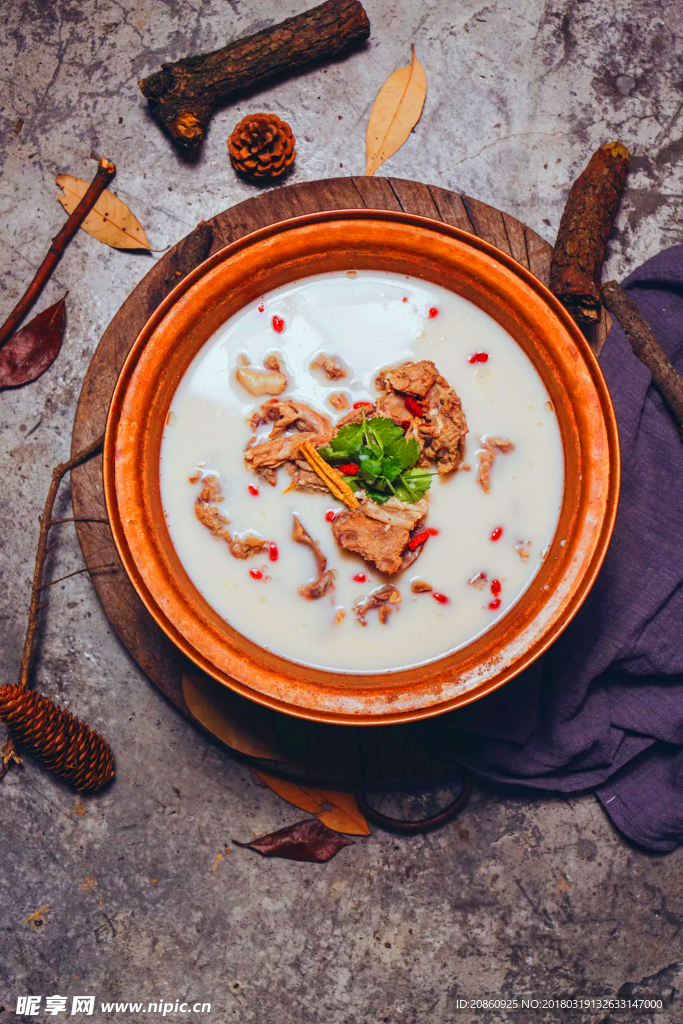 新鲜的羊汤图片