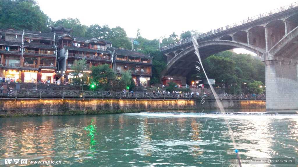 凤凰古城