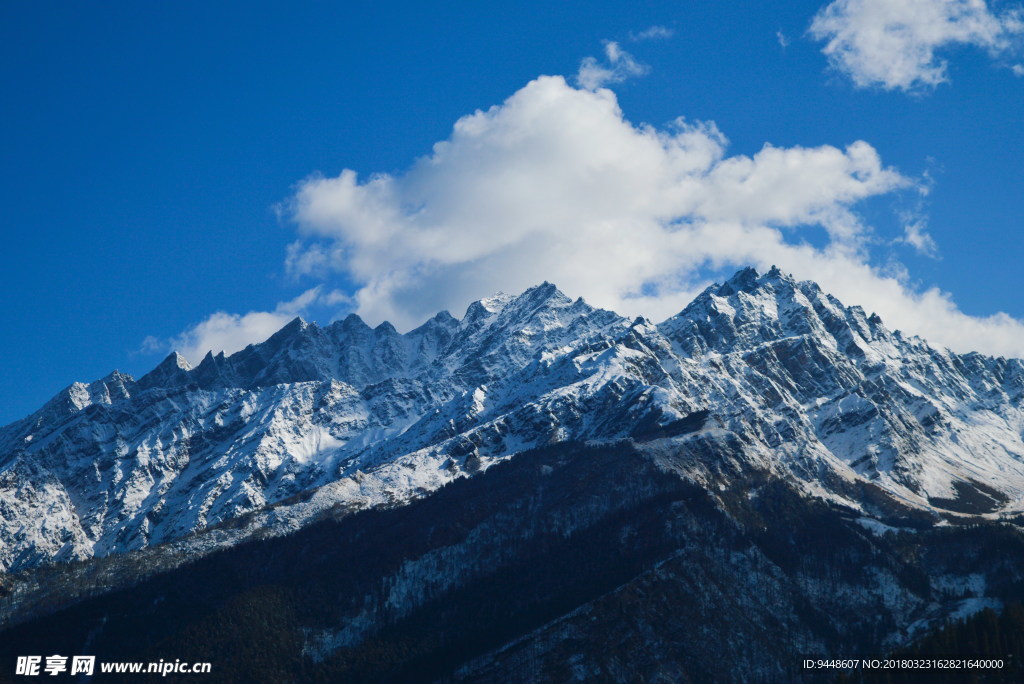 冬季雪山风景图片