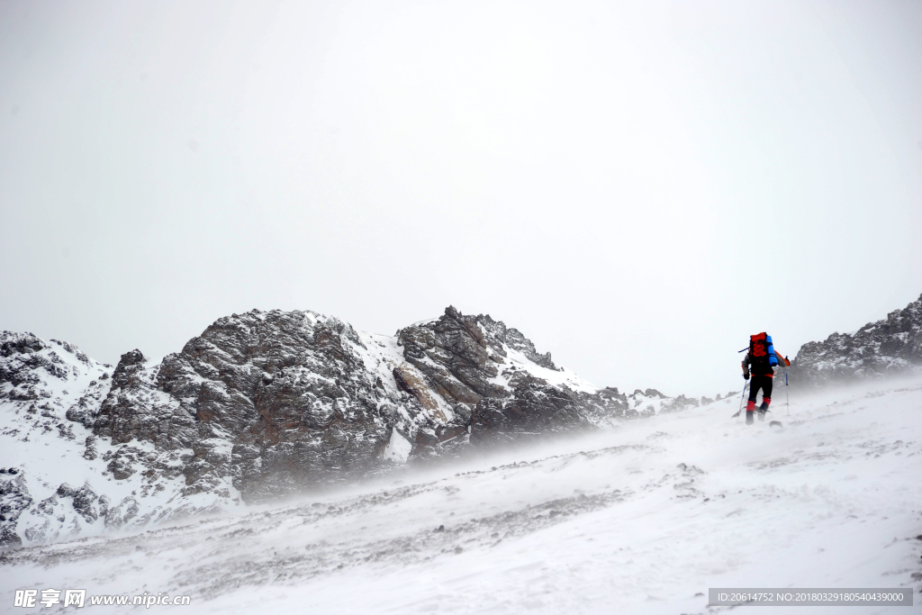 攀登雪山