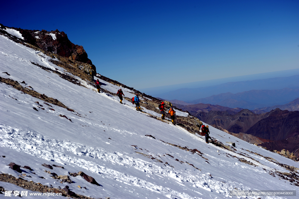 攀登雪山