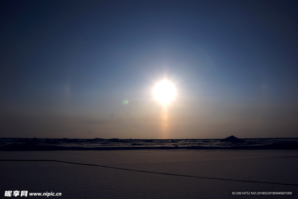 夕阳下的雪域高原