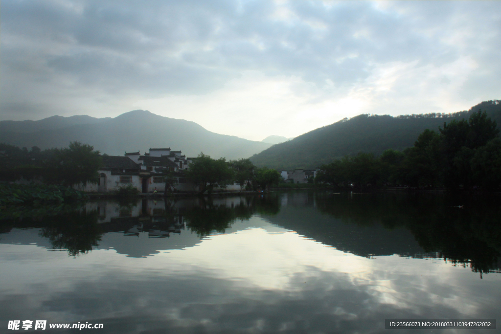 湖泊山脉风光摄影