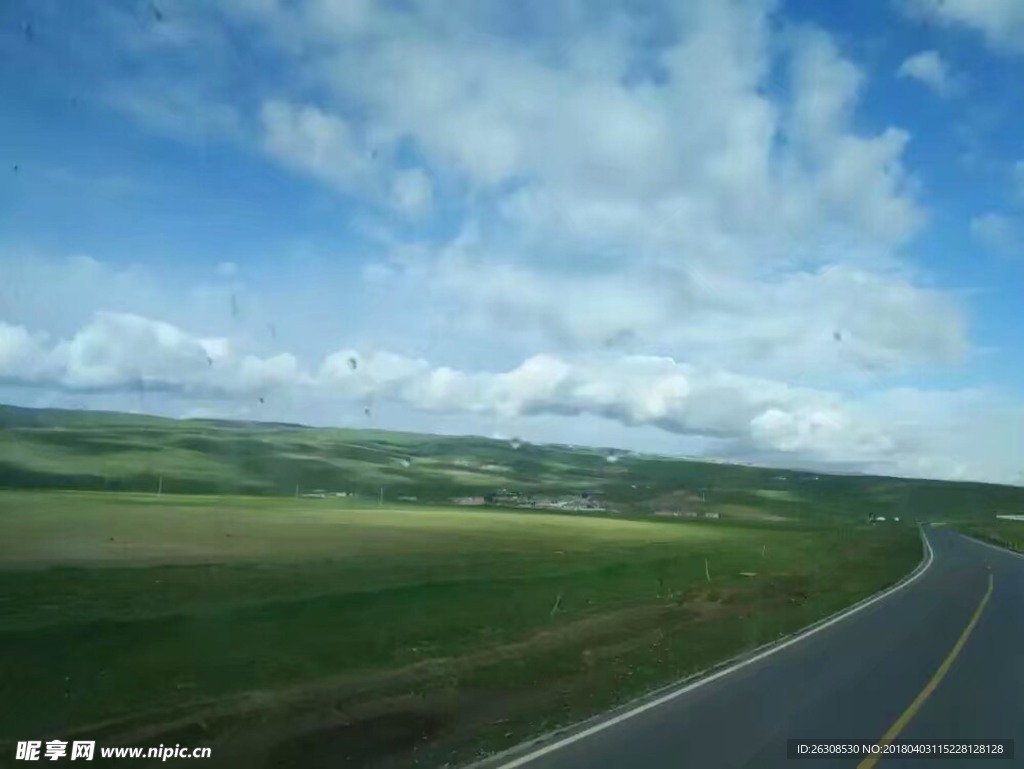 草原中公路