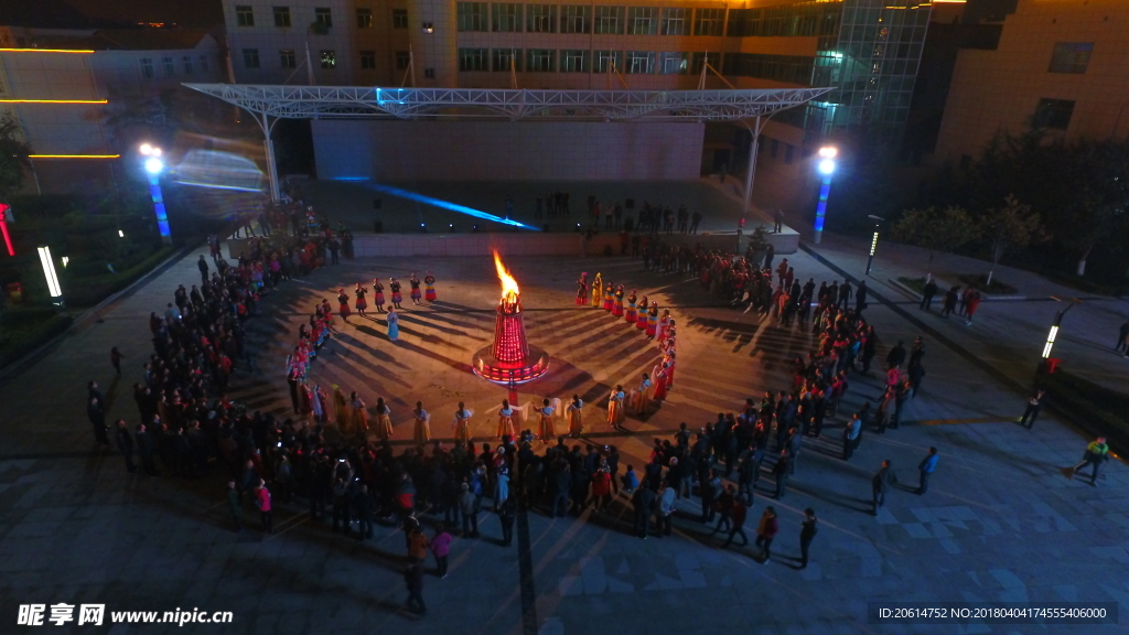 夜色下的广场晚会