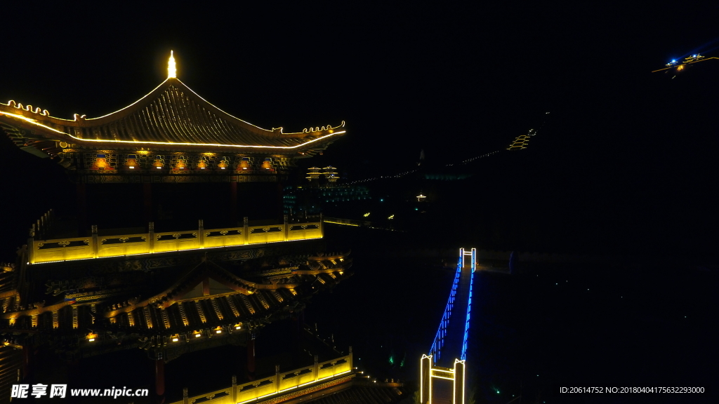 夜色下的河边风景