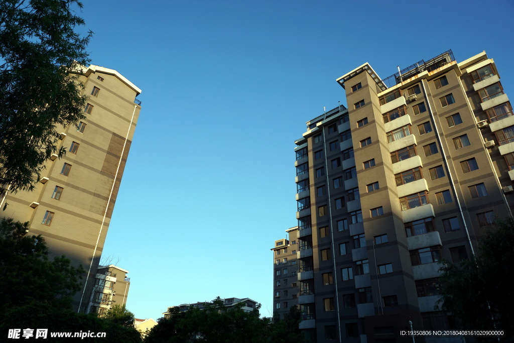 高层住宅 阳光 蓝天