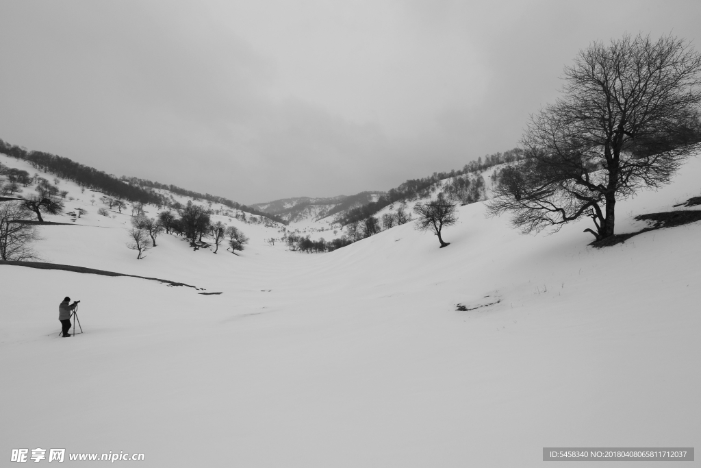 关山雪景