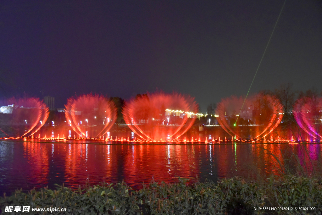 兴仁县东湖音乐喷泉夜景