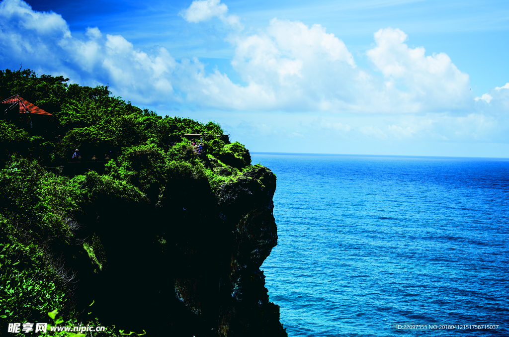 巴厘岛旅游海边悬崖