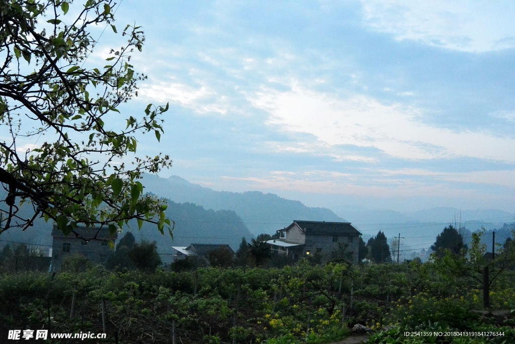 山村清晨