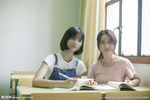 在读书的漂亮女大学生