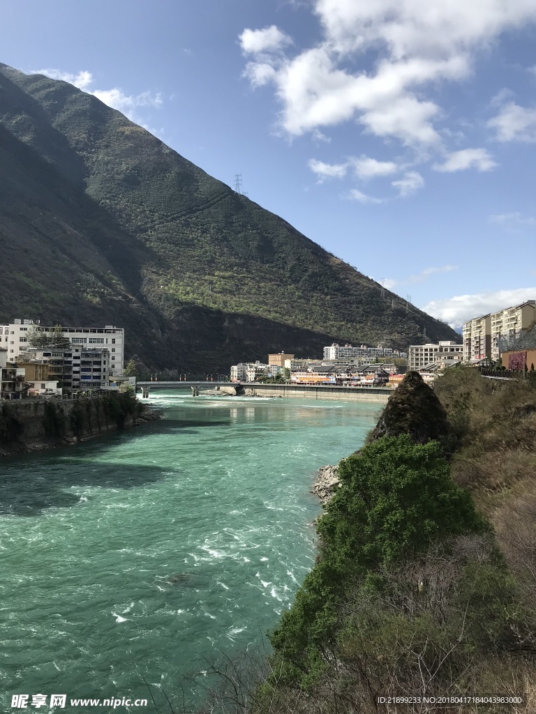 河流