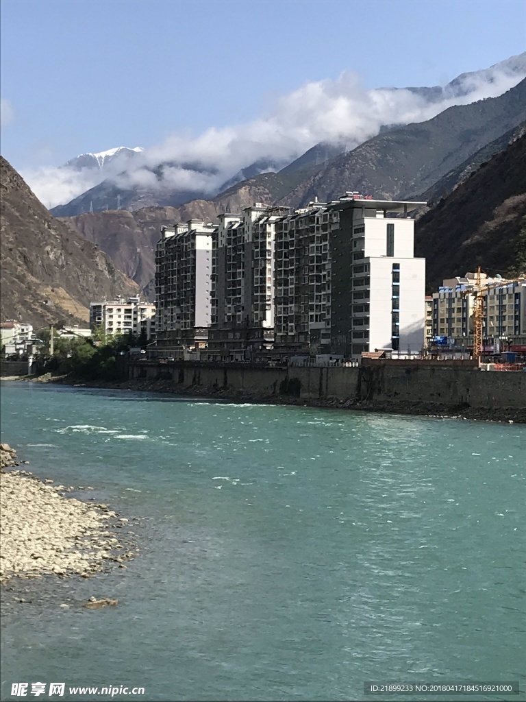 河流