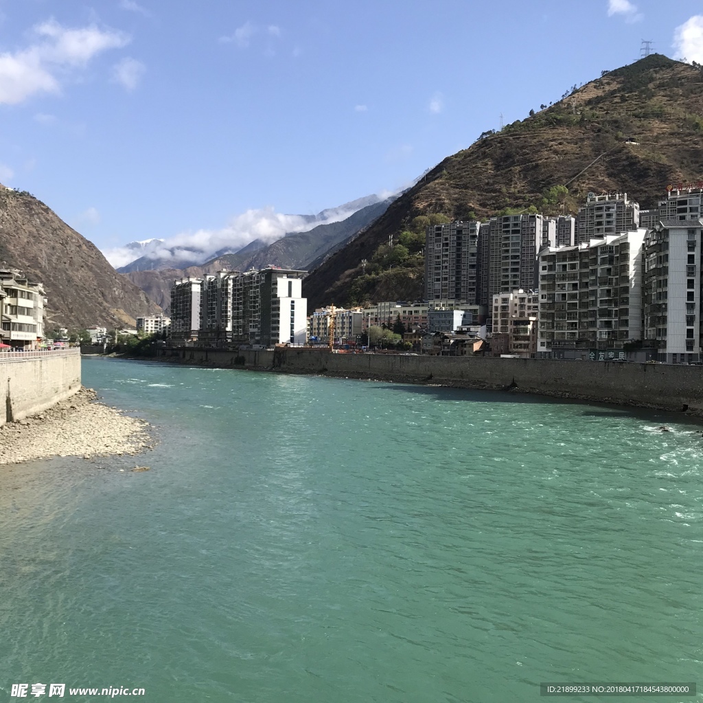 河流