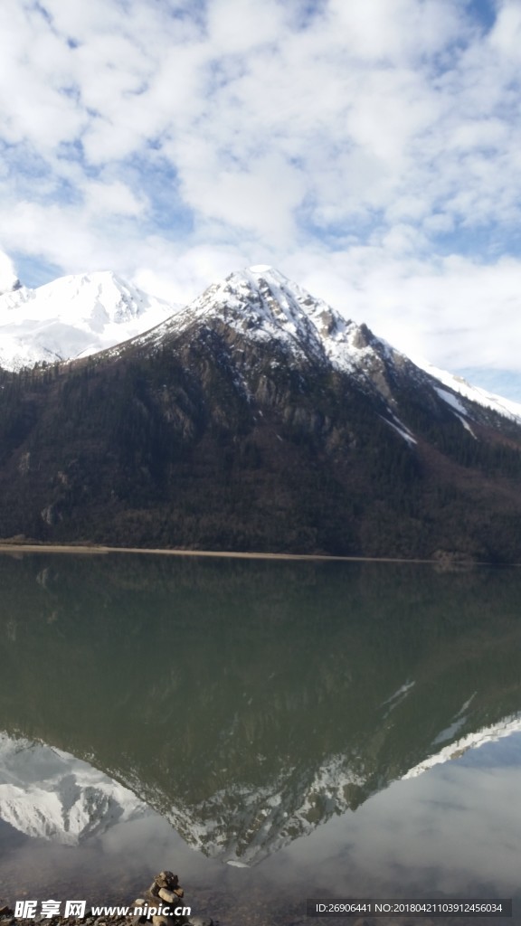 然乌湖 雪山 倒影