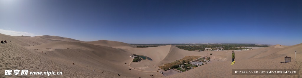 月牙泉全景