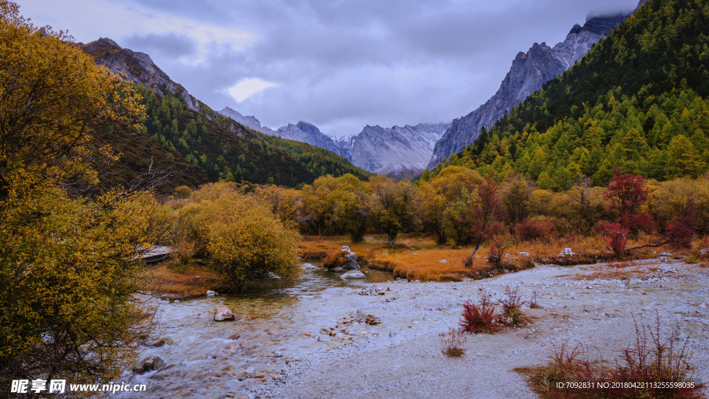 亚丁风景