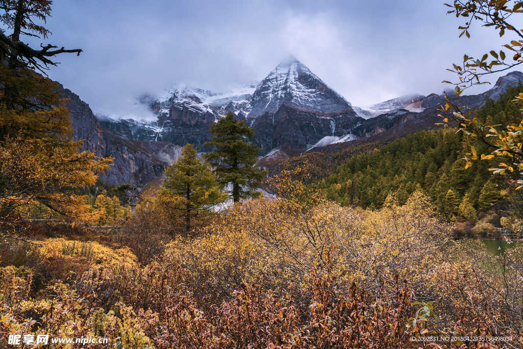 亚丁风景