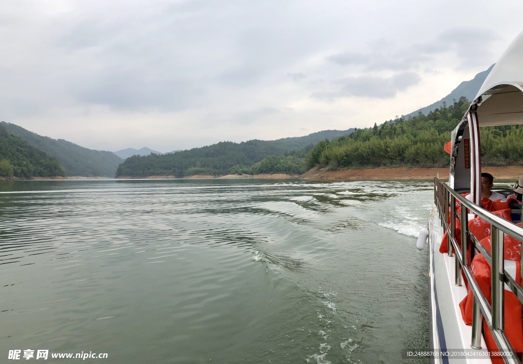 长潭水库游览风景图