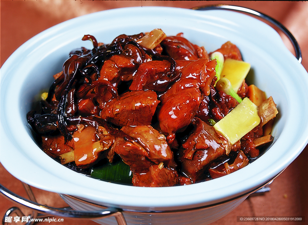 罐焖鹿肉
