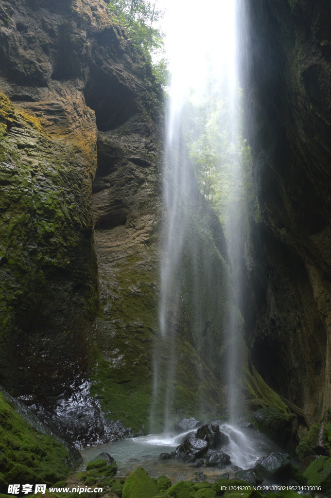 武隆山地缝