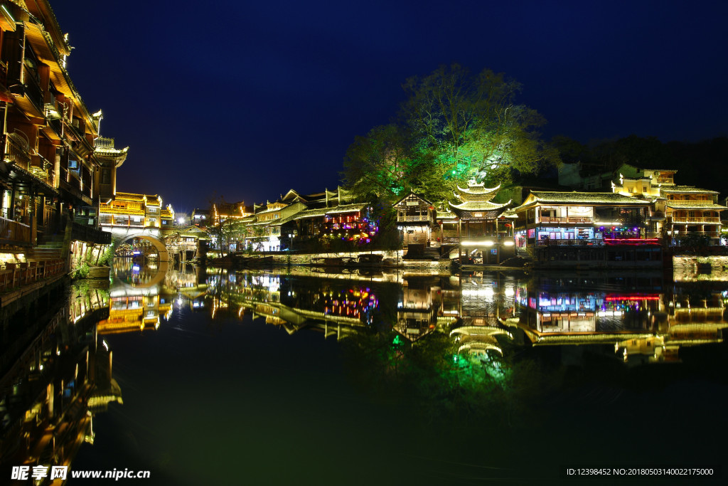 凤凰古城夜景 凤凰古城 古建筑