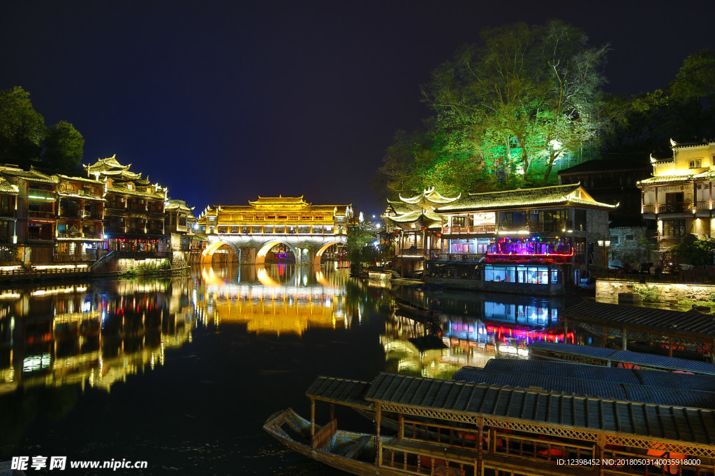 凤凰古城夜景 凤凰古城 古建筑