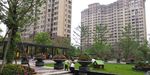 住宅小区内欢乐的孩子们