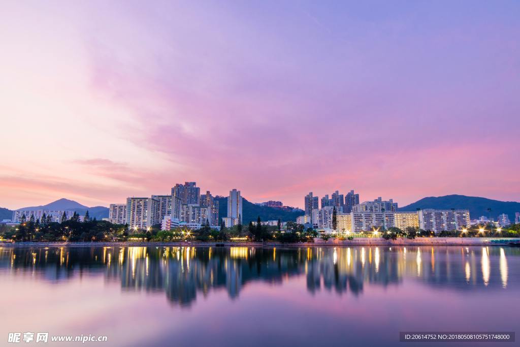 夕阳下的城市美景