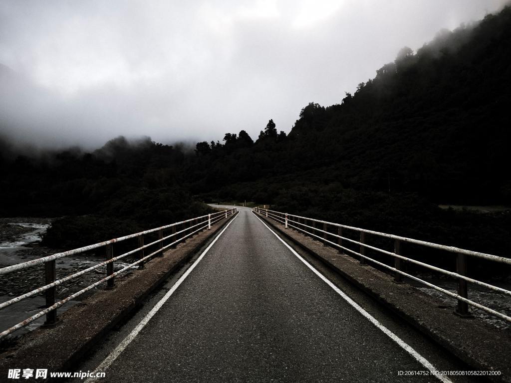空旷的道路