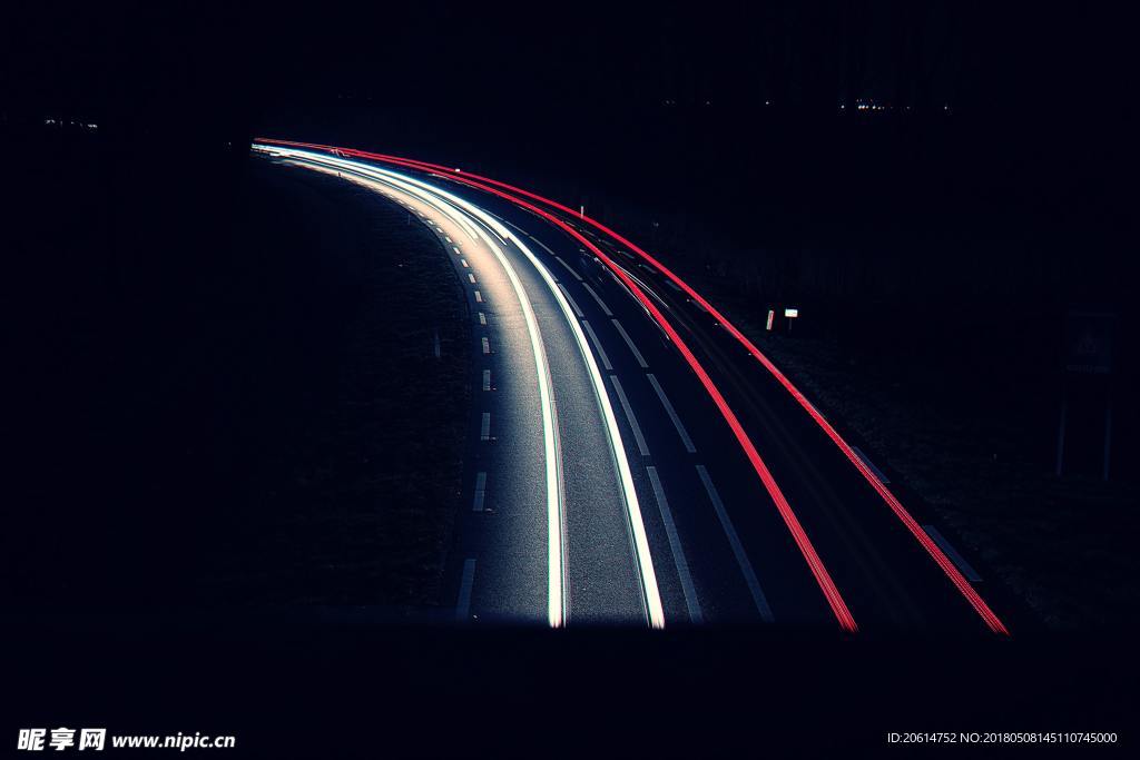 夜色下的道路风景