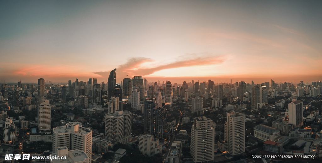 夕阳下的城市美景