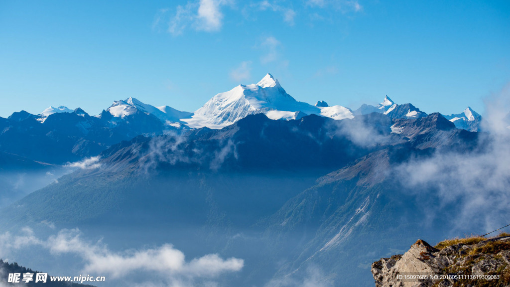 雪山山脉背景