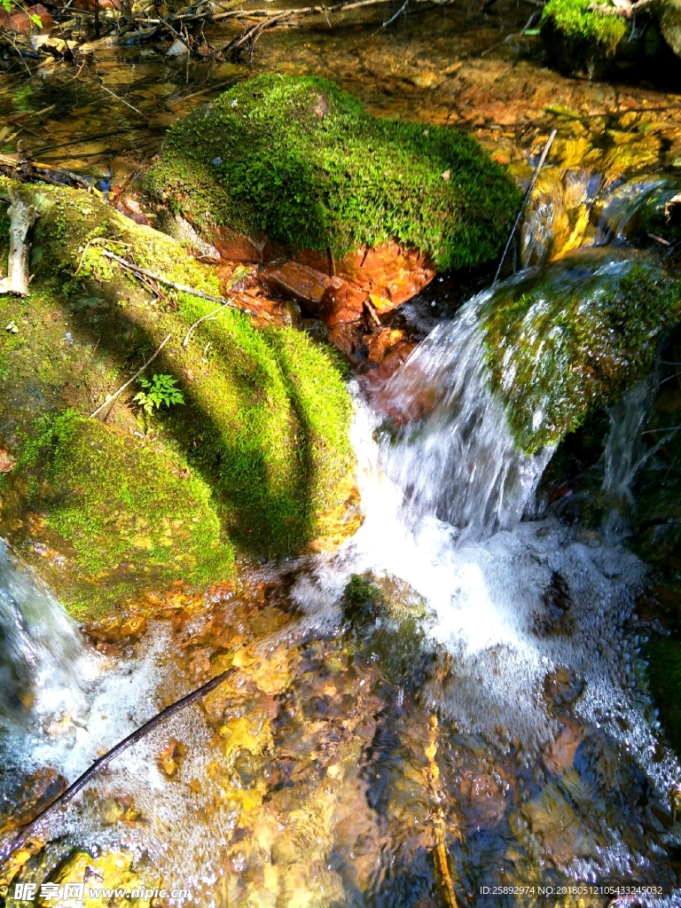 山间小溪