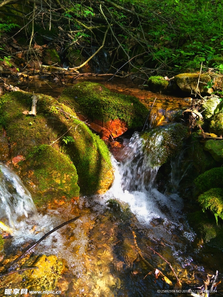 山间小溪