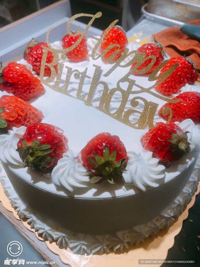 草莓生日蛋糕 水果奶油  甜品