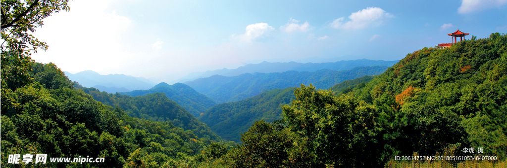 蓝天下的大山风景