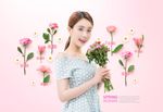 粉色系美女手持鲜花海报