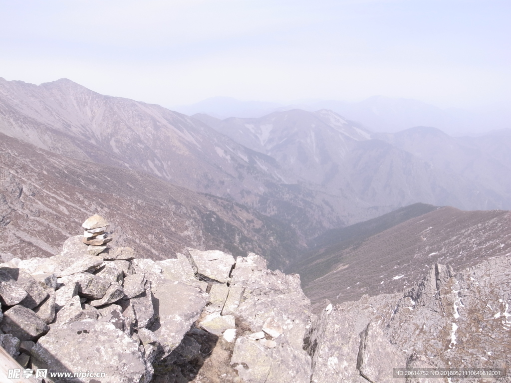 光秃秃的大山