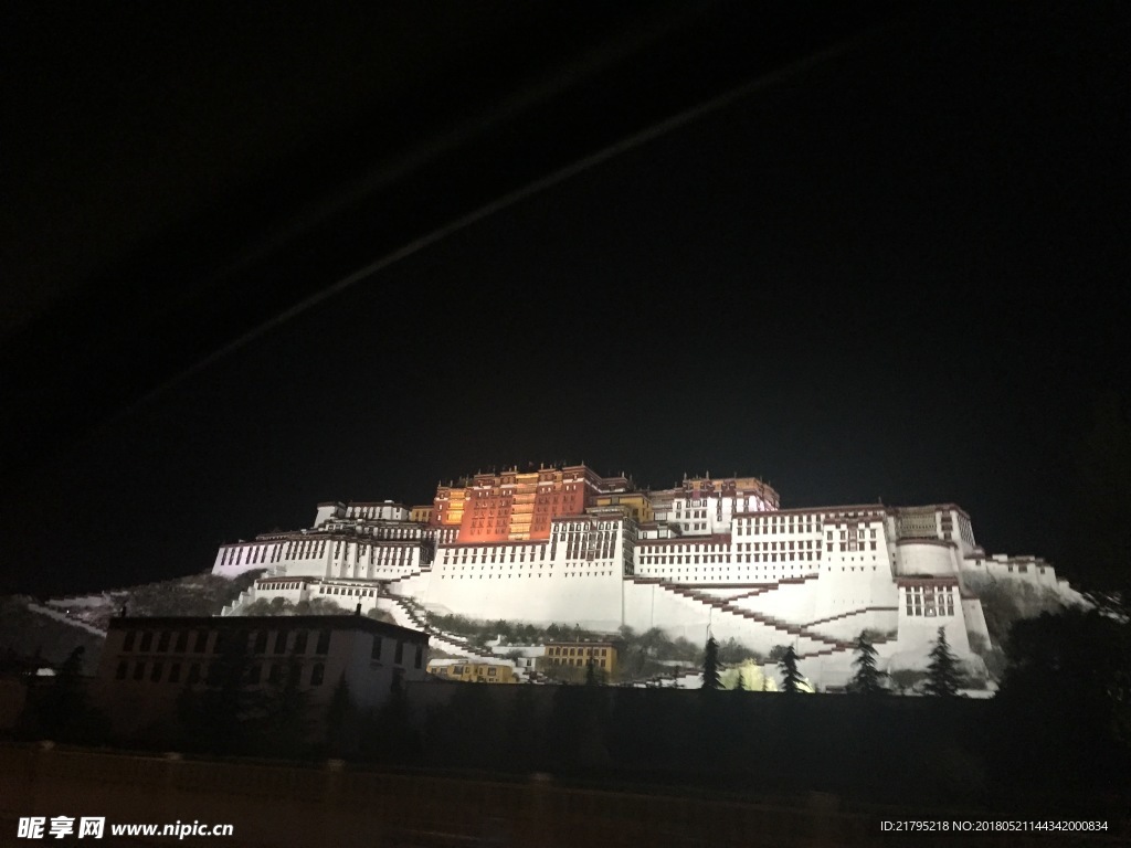 夜晚布达拉宫