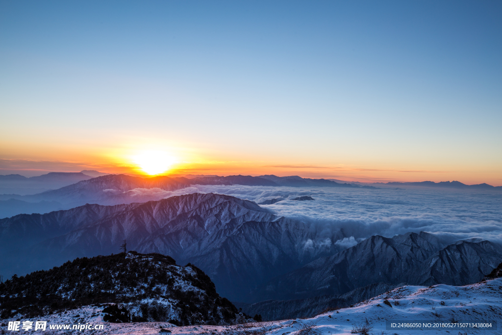 日出 山