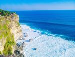 巴厘岛乌鲁瓦图海浪蓝色大海悬崖