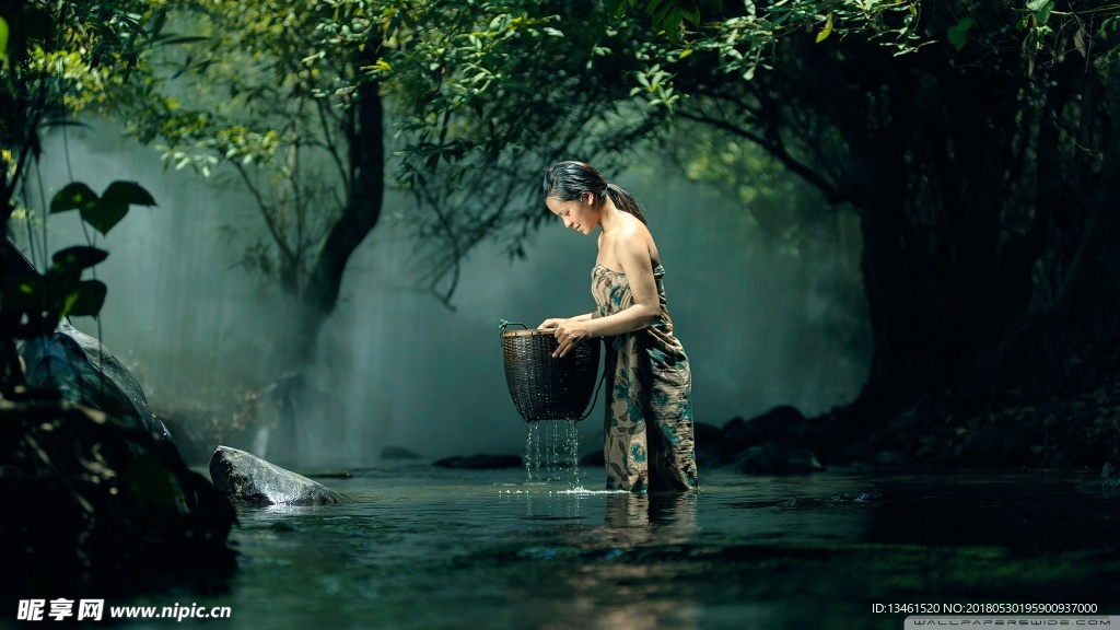 丛林女人图片