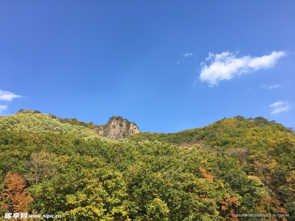 关门 山的天空
