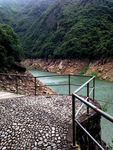 峡谷边的围栏