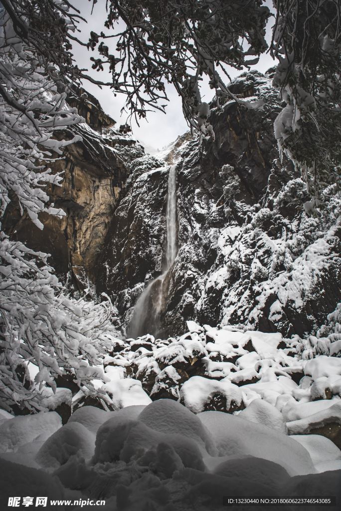 雪景瀑布